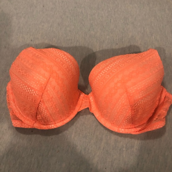 Victoria's Secret Demi Bra - Picture 2 of 3